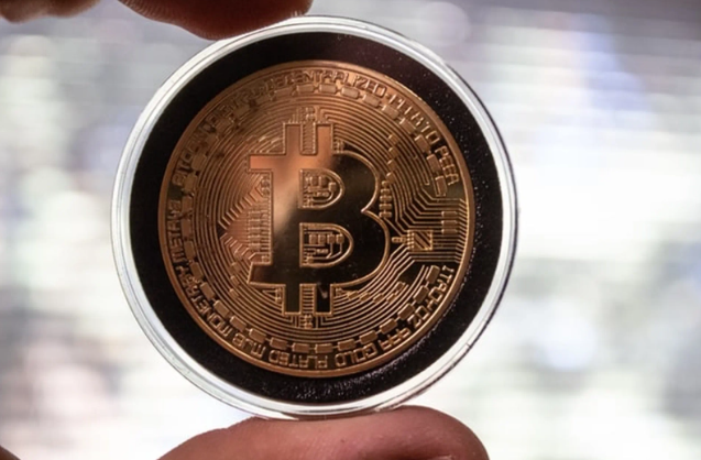 比特币 (BTC) 暂时放弃 $112，000水平